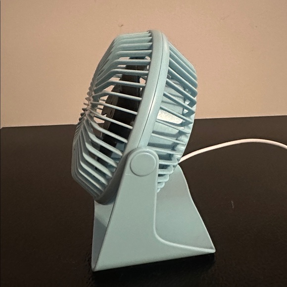 O2COOL Portable Desk Fan - Picture 2 of 4